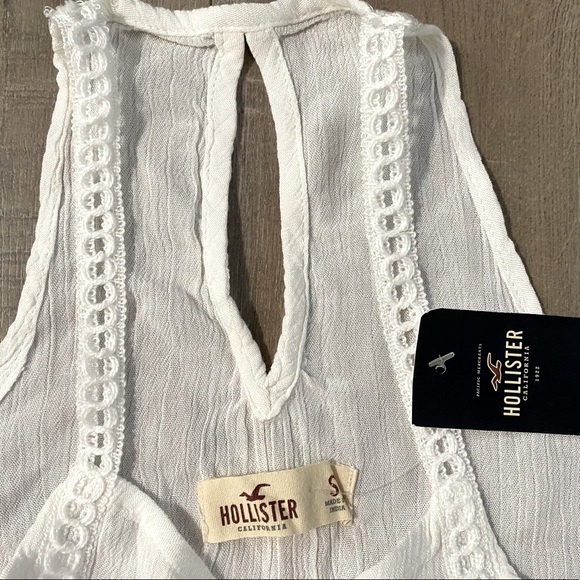 NWT HOLLISTER White flowy T-Top. 🌸💕 - Picture 5 of 5